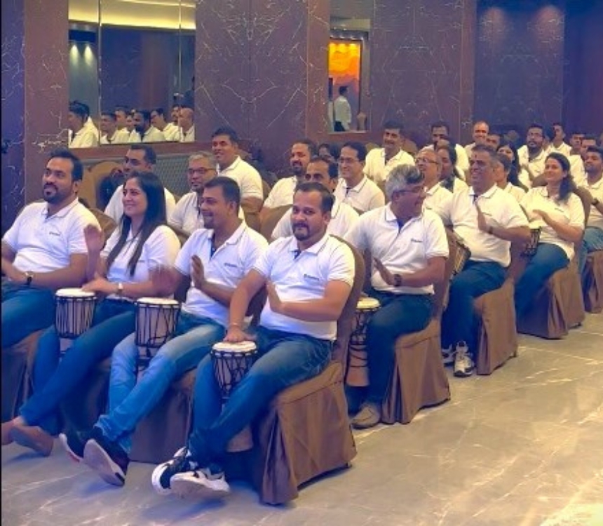 Djembe Drum Circle 1 drumming (1)