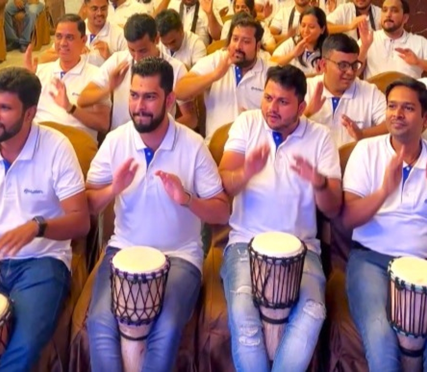 Djembe Drum Circle 2 drumming (2)